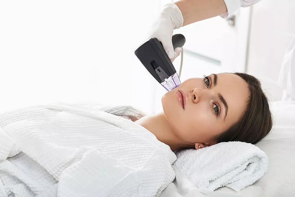 Morpheus8 - Radiofrequenz in Verbindung mit Microneedling, Faltenbehandlung